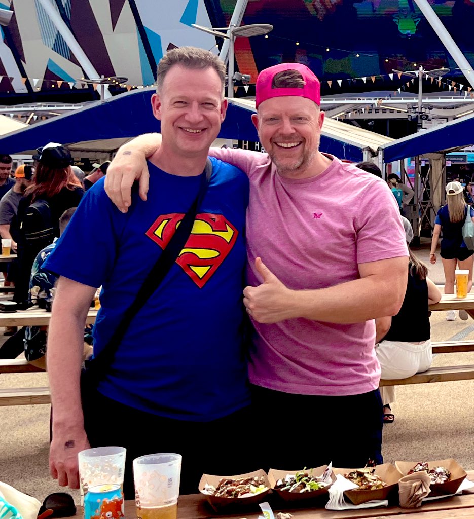 chrispinnock's tweet image. Out with the geezer who helped me lose 25kg… he’s helping me put it back on Wing Fest.