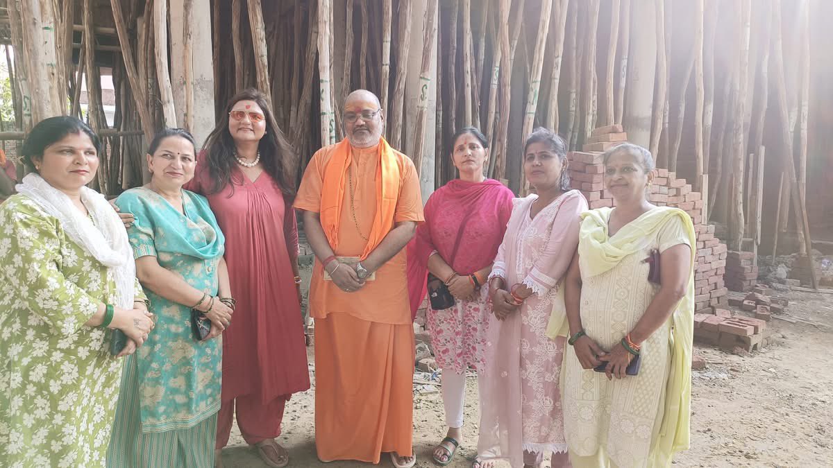 druditatyagi's tweet image. दादा गुरु श्रीमहंत हरि गिरी जी महाराज के आशीर्वाद और पूज्य गुरुदेव यति नरसिंहानन्द गिरि जी महाराज के संकल्प से “हरि गिरेश्वर महादेव” और श्री महाकाली पीठ का निर्माण कार्य तेज़ी से पूर्ण होता हुआ🙏🏻🙏🏻🙏🏻
आज महाराष्ट्र नांदेड के प्रसिध्द मन्दिर कारीगर बाला जी के द्वारा शिखर का पूज़न…