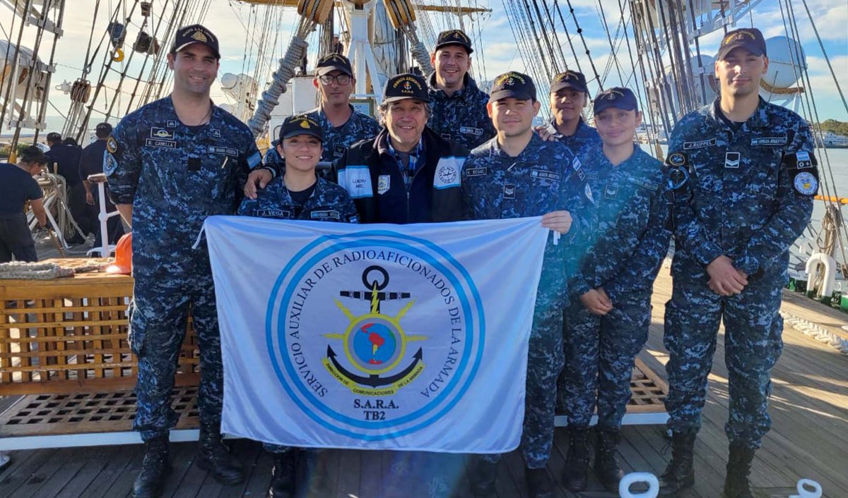 Radioaficionados de la Armada Argentina transmiten desde la fragata ARA “Libertad”. Durante el 53° Viaje de Instrucción dos cabos comunicantes combinan su vocación naval con la pasión por la radioafición mientras navegan por el mundo
gacetamarinera.com.ar/nota/1462?titl…