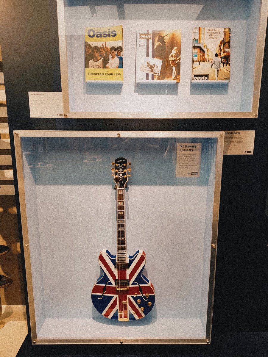 _sunday_rain_'s tweet image. Get yourself a friend like @CyberSheff who indulges my need to visit both #Oasis pop up stores in Manchester