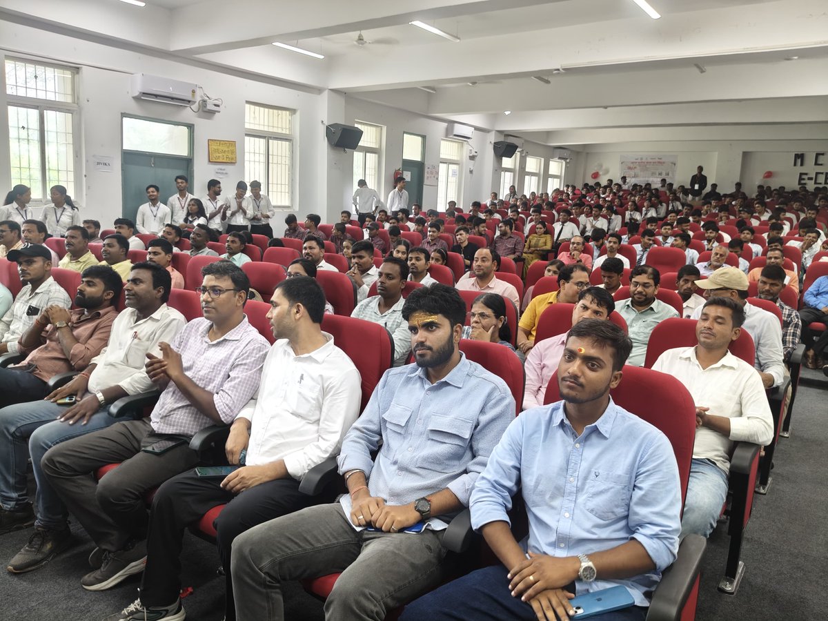 startup_bihar's tweet image. 🚀 Bihar Idea Festival 2025 | Event | East Champaran District
Today’s Bihar Idea Festival 2025 event in East Champaran witnessed incredible energy and enthusiasm among aspiring youth!
The event spotlighted innovation, startup journeys, mentorship, and seed funding opportunities.…