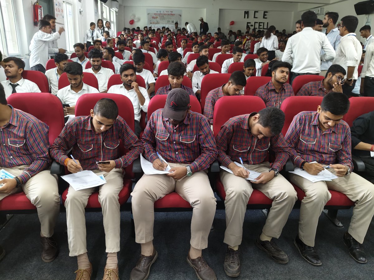 startup_bihar's tweet image. 🚀 Bihar Idea Festival 2025 | Event | East Champaran District
Today’s Bihar Idea Festival 2025 event in East Champaran witnessed incredible energy and enthusiasm among aspiring youth!
The event spotlighted innovation, startup journeys, mentorship, and seed funding opportunities.…