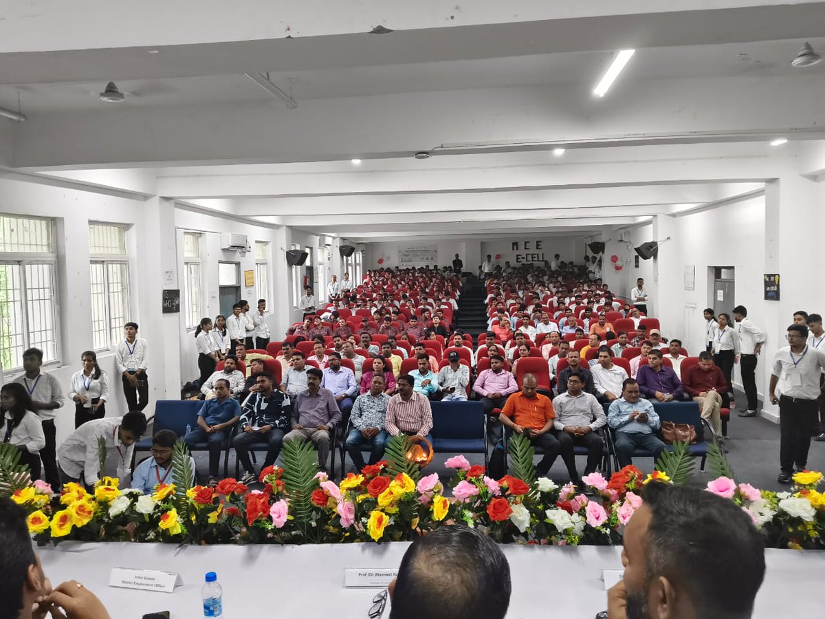 startup_bihar's tweet image. 🚀 Bihar Idea Festival 2025 | Event | East Champaran District
Today’s Bihar Idea Festival 2025 event in East Champaran witnessed incredible energy and enthusiasm among aspiring youth!
The event spotlighted innovation, startup journeys, mentorship, and seed funding opportunities.…
