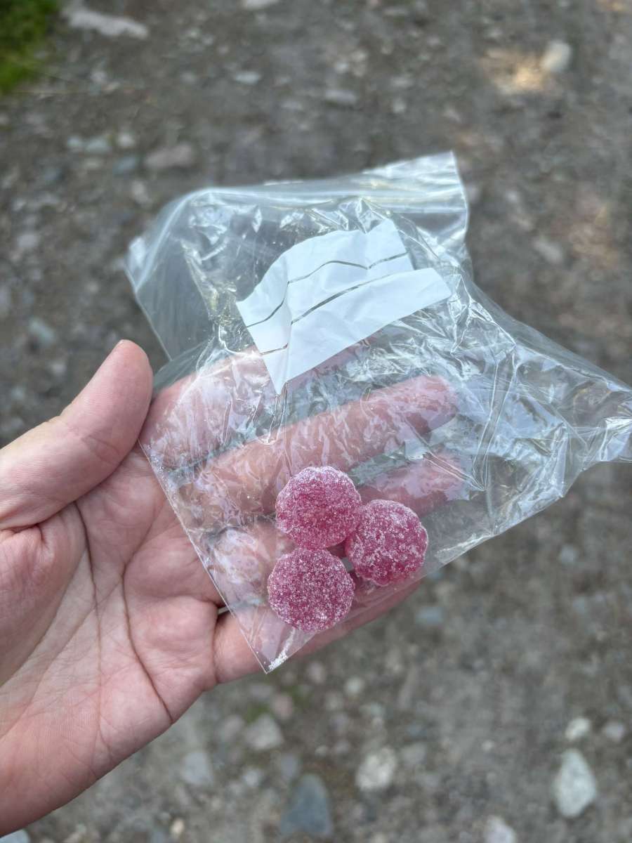 Kaveri kävi ostamassa 3kpl sinisiä RANKAISIJOITA mutta hän sai 50 eurolla 3 namua.. tänään tulee olee niin leffaa 🤩
