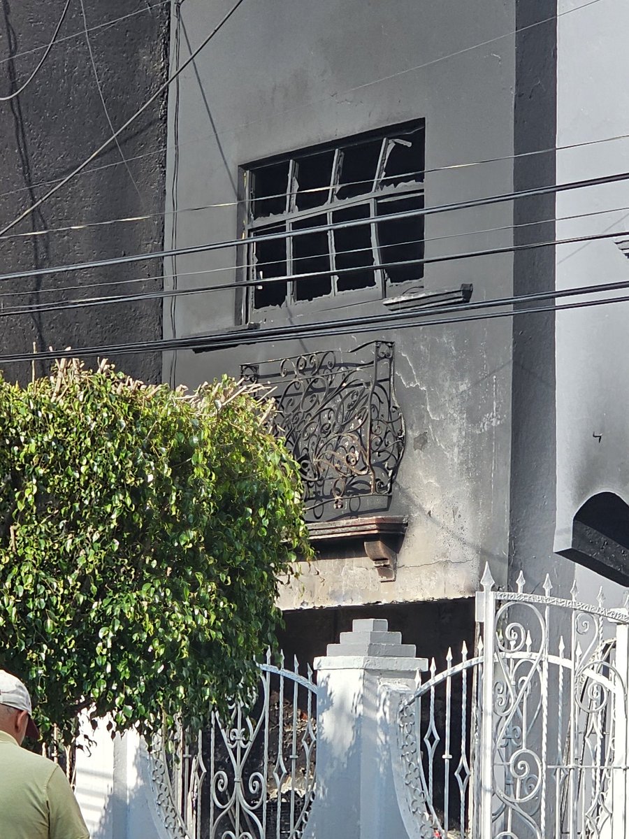 Pbn477933867871's tweet photo. Derivado del incendio ocurrido hoy en Calle Anaxagoras No. 541 en @Narvarte_ @ColNarvarte se solicita a la @FiscaliaCDMX la revisión de este predio en la que habitan más de 70 personas. Comunidad vecinal preocupada !!! https://t.co/mprWlxTErV