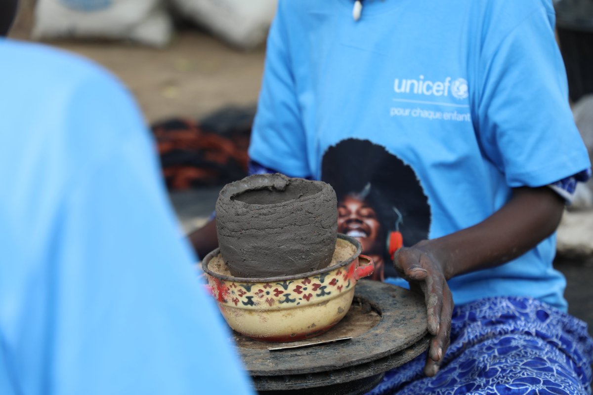 UNICEFChad's tweet image. Des ateliers artistiques au #CNARREV de Koundoul à N'Djaména, offrent aux #enfants en conflit avec la loi ou abandonnés, un espace d’expression et de créativité.
Soutenue par l’@UNICEF, cette initiative favorise leur réintégration sociale.
@fbatalingaya @OnuTchad