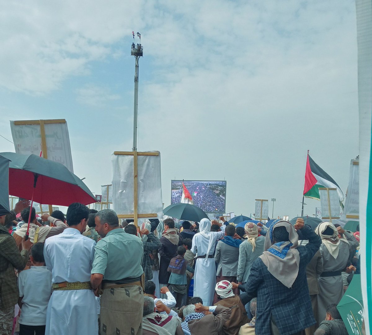 بفضل الله خرجنا اليوم #ميدان_السبعين بالعاصمة #صنعاء حشد مليوني كبير وغير مسبوق