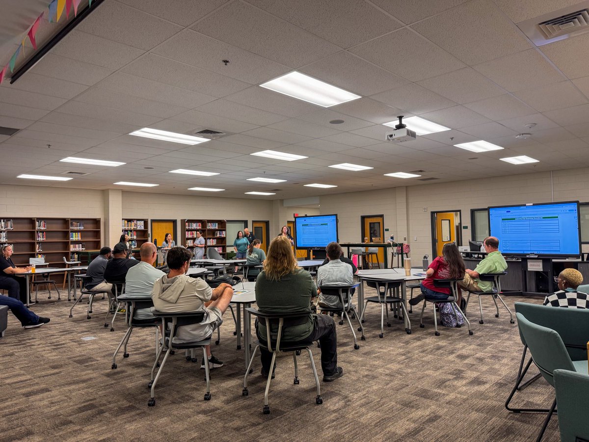 shannonjbuff's tweet image. Today @EHS_Eagles teachers were welcomed by Principal Cher & the Admin Team.
EHS teacher leaders then facilitated breakout sessions on safety, behavior, instruction, assessment & intervention. Great job, EHS! Welcome back! #SpiritPrideExcellence