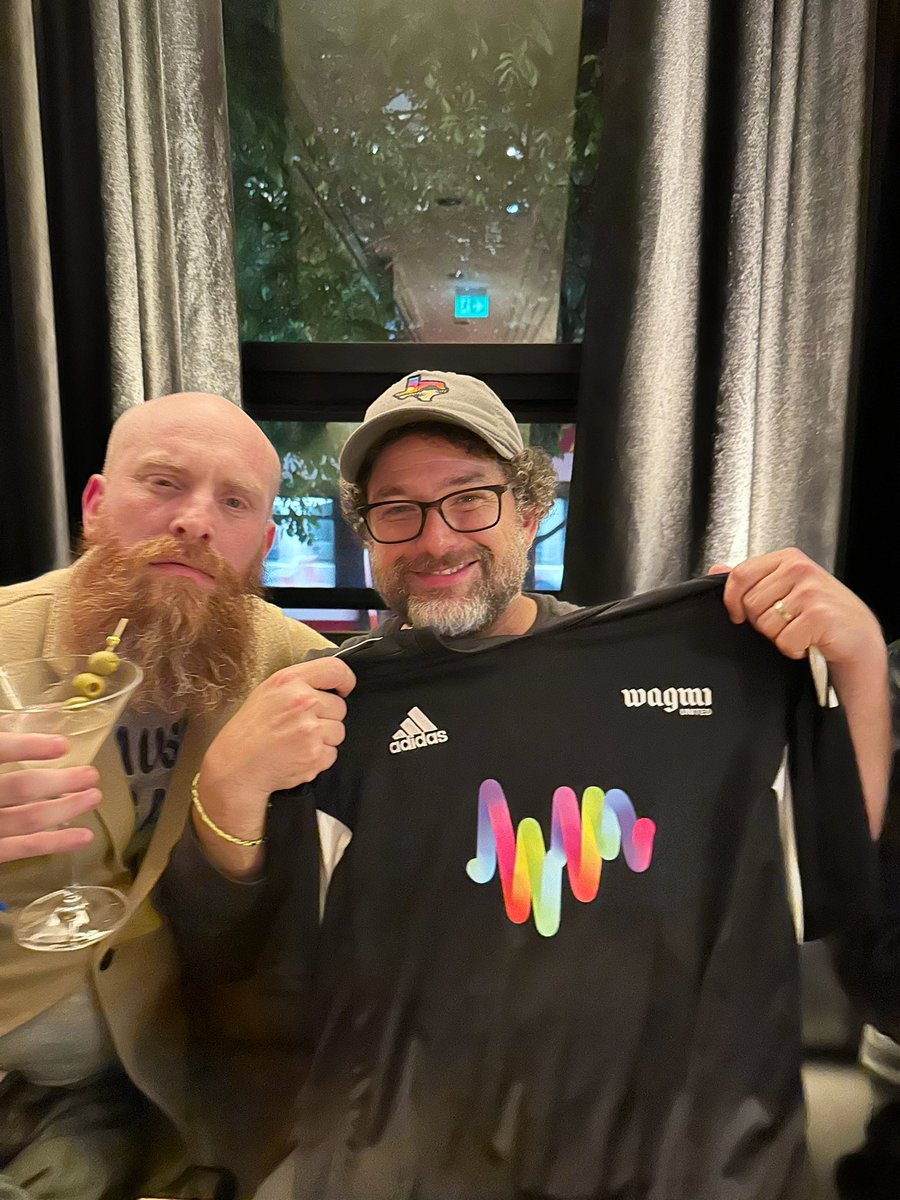 squiggleDAO's tweet image. Happy Birthday @redbeardnft 🎂
You've always been a Squiggle supporter 🌈