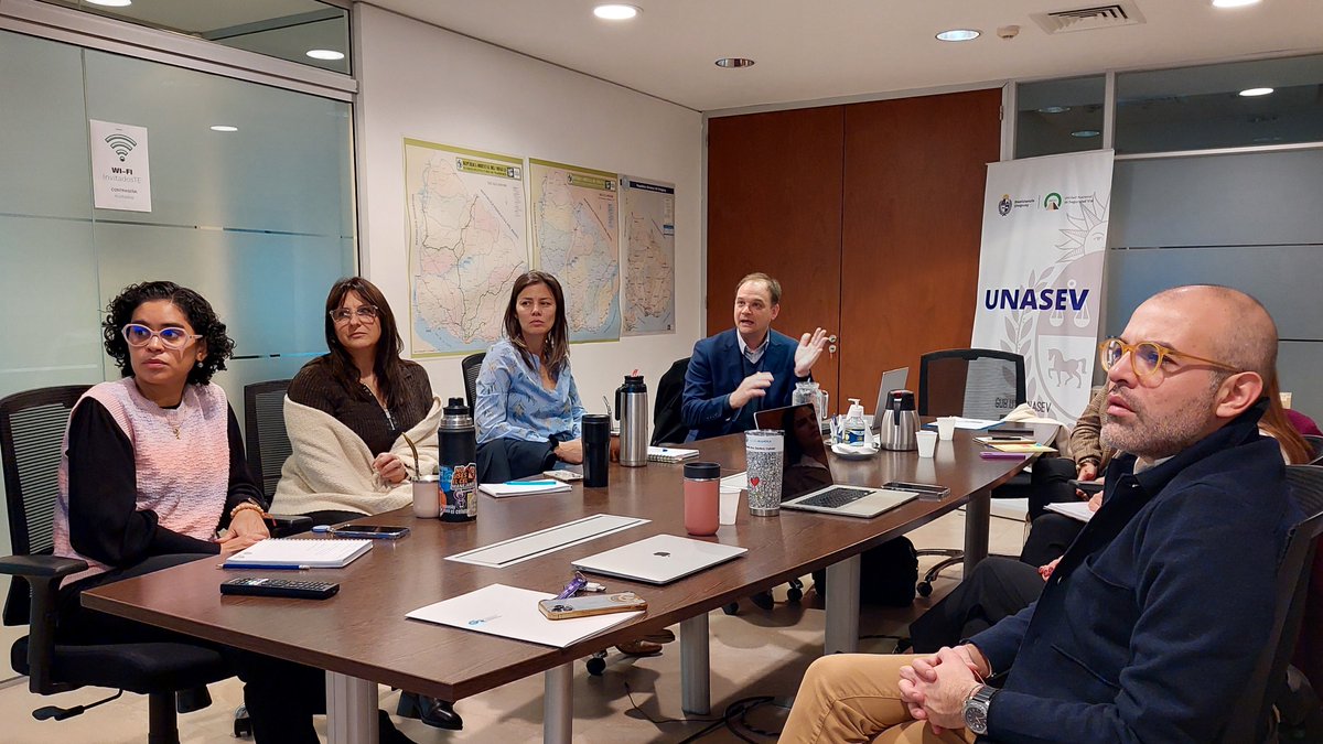 Unidad Nacional de Seguridad Vial (@unasev) on Twitter photo 👉Reunidos con <a href="/ferArtagaveytia/">Fer Artagaveytia</a>, secretaria ejecutiva de la Unidad y nuestro equipo de #datos (SINATRÁN), la <a href="/fundaciongonchi/">Fundación Gonzalo Rodríguez</a> junto a <a href="/bseuruguay/">BSE</a> realizaron presentación inicial del Programa "Seguridad de los motociclistas". 👉Reunidos con <a href="/ferArtagaveytia/">Fer Artagaveytia</a>, secretaria ejecutiva de la Unidad y nuestro equipo de #datos (SINATRÁN), la <a href="/fundaciongonchi/">Fundación Gonzalo Rodríguez</a> junto a <a href="/bseuruguay/">BSE</a> realizaron presentación inicial del Programa "Seguridad de los motociclistas".