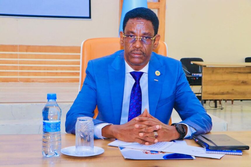 SONNALIVE's tweet image. Ministry of Interior Security condemns renewed violence in Gedo, blaming accused Ahmed Madoobe for attacks on SNA & civilians in Balad-Hawo today. Tragic loss of Somali lives reported. The Federal Government is committed to security and peace. #Somalia #Gedo #Security #Peace