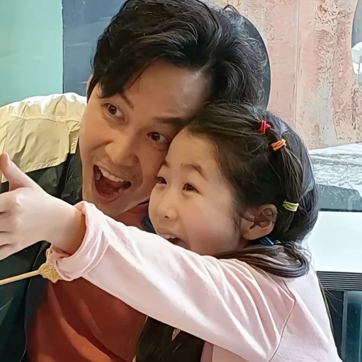 gihunlovebot's tweet image. inhun being girl dads to gayeong is so dear to me this is MY FAMILY