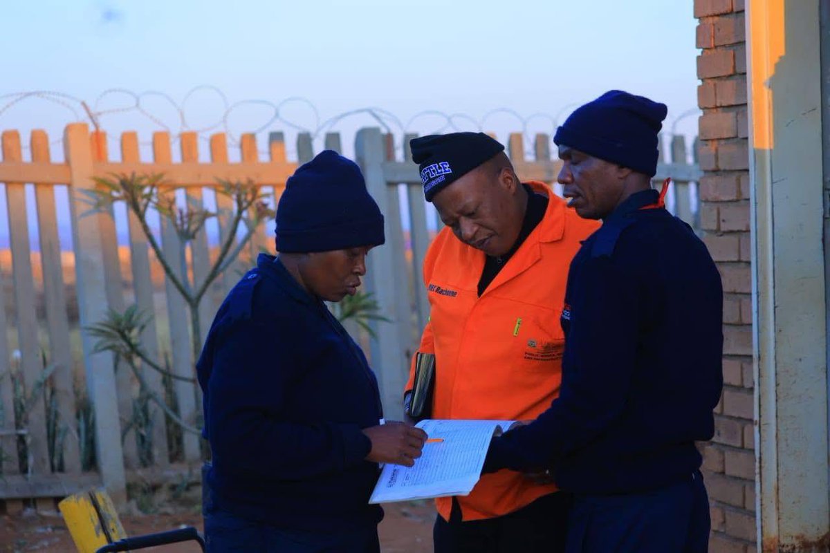 Sbuda_zazo's tweet image. Early mornings, active leadership. MEC #TonyRachoene visited the Mothapo Cost Centre today as part of his commitment to hands-on governance. Cost centres are the first line of service for communities, and he's making sure they deliver.
#OperationTsogaMoshomi @LDPWRI