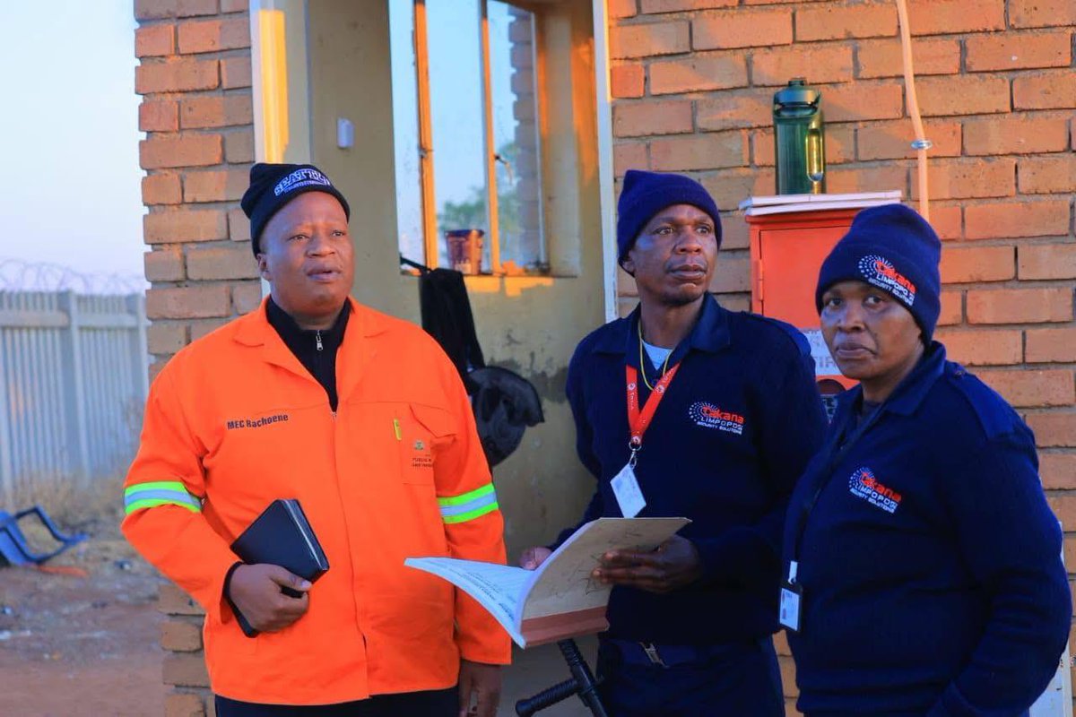 Sbuda_zazo's tweet image. Early mornings, active leadership. MEC #TonyRachoene visited the Mothapo Cost Centre today as part of his commitment to hands-on governance. Cost centres are the first line of service for communities, and he's making sure they deliver.
#OperationTsogaMoshomi @LDPWRI