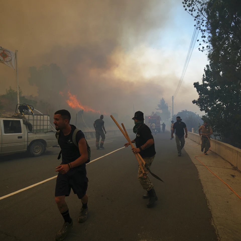 rpallanuk's tweet image. Global #climate hazards @UKHSA 25th July 2025:
🌧️ #floods across Pakistan, China, South Korea
🔥 #wildfires in Greece, Cyprus, Turkey
🥀 #drought affects Iran
⛈️ storms hit Ethiopia, France, Romania, Thailand, Vietnam
🌀 typhoon Co-may hits Philippines
met.reading.ac.uk/~sgs02rpa/extr…