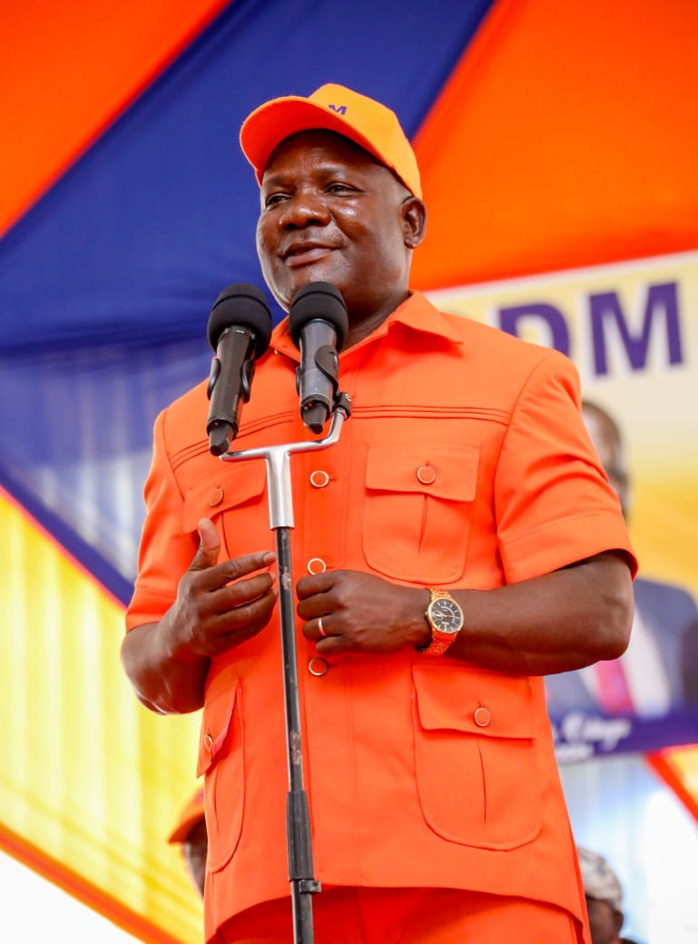 BarasaFernandes's tweet image. Privileged to welcome Baba Rt. Hon. @RailaOdinga to Kakamega for the launch of the ODM Party nationwide consultative forums, preceded by today's powerful engagement with our County Delegates at Golf Hotel. These conversations are key to gathering grassroots feedback,…