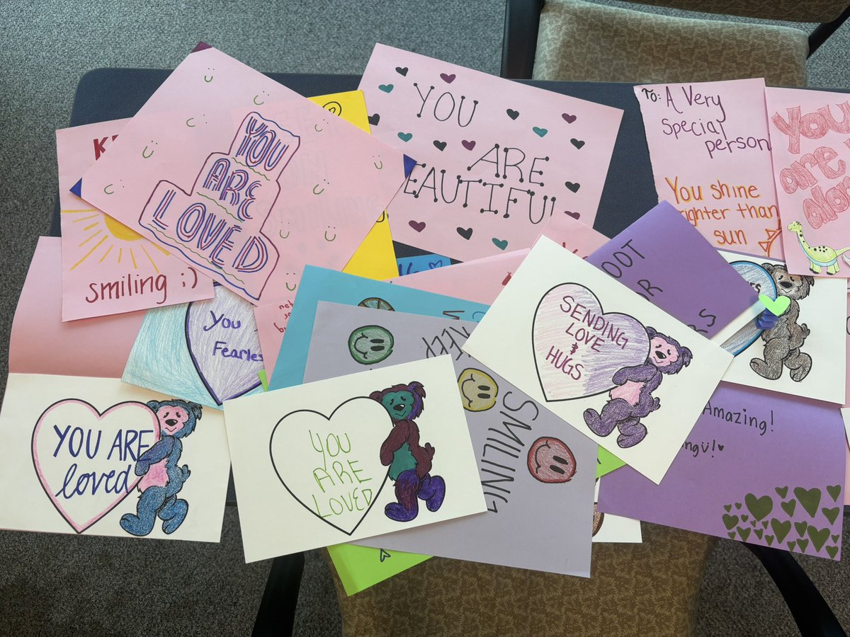 UIC_WBB's tweet image. We had a great time making cards for patients in our UIC community ✉️🖍️🔥