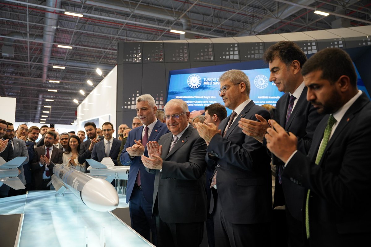 MSB_ASFAT's tweet image. IDEF 2025 Fuarı’nda Millî Savunma Bakanı Sn. Yaşar Güler, Sanayii ve Teknoloji Bakanı Sn. Fatih Kacır ve Ticaret Bakanı Sn. Ömer Bolat ve Bakan Yardımcımız ve Yönetim Kurulu Başkanımız Sn. Musa Heybet riyasetlerinde MKE-ASFAT-TÜBİTAK SAGE arasında “Millî Ramjet Motorlu Hava Hava…