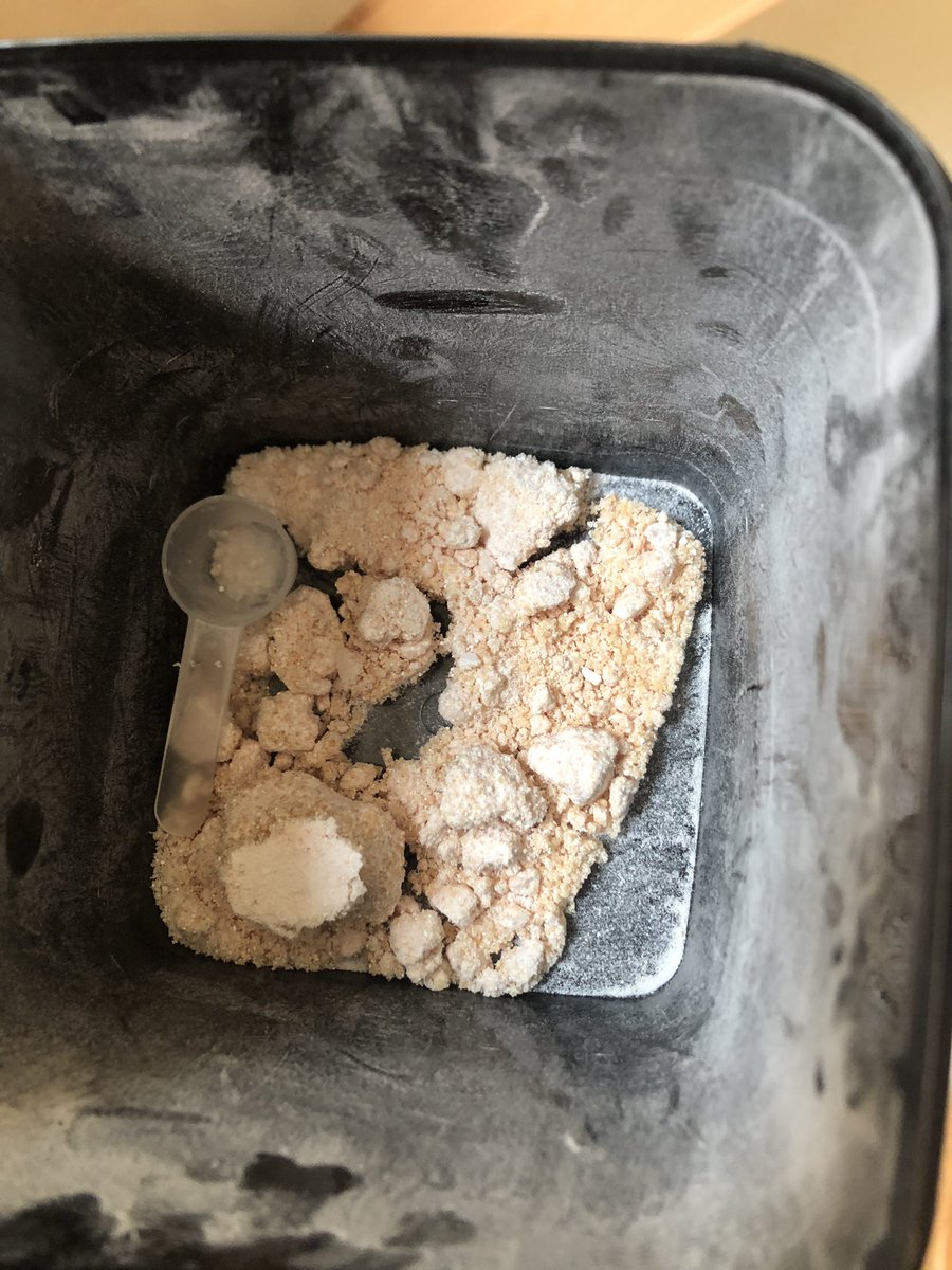 ZODDMAXXlNG's tweet image. Pre workout took on weird discoloration. u guys think its safe to consume?