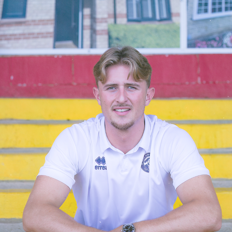 hemelfc's tweet photo. 𝐉𝐀𝐂𝐊 𝐌𝐀𝐊𝐄𝐒 𝐈𝐓 𝐎𝐅𝐅𝐈𝐂𝐈𝐀𝐋! ✨

Hemel Hempstead Town are delighted to announce the signing of centre-back Jack Bateson following his departure from Luton Town.

Read more below! 👇

#COYT