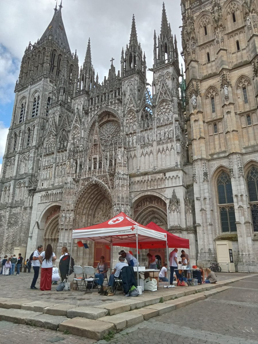🎪 [EN DIRECT]
La Caravane de l’#exil est installée devant la cathédrale de #Rouen jusqu’à 18h !
Objectif : déconstruire les idées reçues sur la #migration avec des outils concrets 🗣️📚

🗓️ Prochains Rdv (11h-18h) :
📍 #Dieppe – 27/07 
📍 #Fécamp – 28/07

#CroixRouge #Solidarité