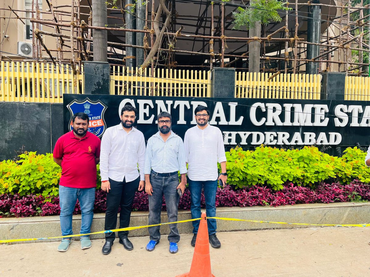 FIR hone ke baad Telangana jakar, Telangana Police Station ke samne pose dena... Thug life 😂😂