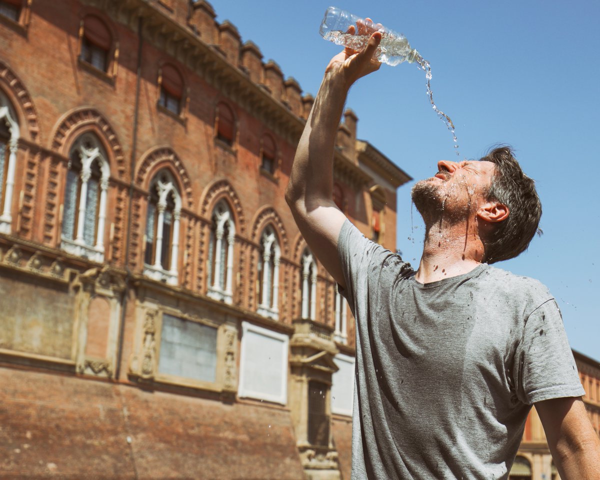PPLElectric's tweet image. 🌡️ Hot days ahead! Stay safe, cool and energy-smart.
✅ Drink water, find cool spaces like malls/libraries, check on neighbors.
✅ Close curtains, set AC to 78°, use fans.
More tips at spr.ly/6015fza19
#HeatSafety #StayCool