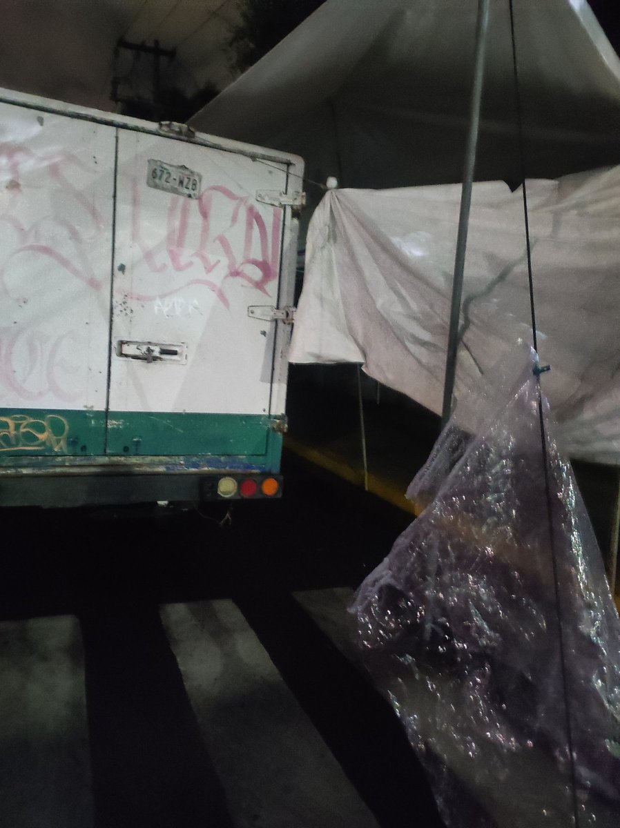 PERGOLA7646's tweet photo. @AlessandraRdlv @pcacuauhtemoc @AlcCuauhtemocMx @c4jimenez @erikayazminrg @SGIRPC_CDMX asi las banquetas de la Col. tránsito en cda. de Fray Servando no se cuando habra acciones aquí hay 
Venta de droga 
Asaltos 
Invasión de banquetas y arrollo vehicular
Y asesinatos y nadie hace nada https://t.co/yoFeD2wvgW