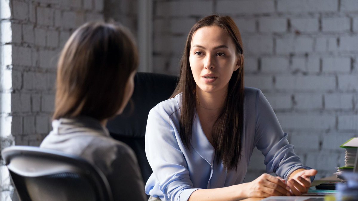 ManagerspringAI's tweet image. New manager? Admire how veteran leaders handle tough convos, and feel like you&apos;re not &quot;fluent&quot; in the same language🤔? You&apos;re not alone. Books and training teach rules, but don&apos;t train your brain. That&apos;s where practice comes in. Details in our latest blog: managerspring.com/blog/managemen……