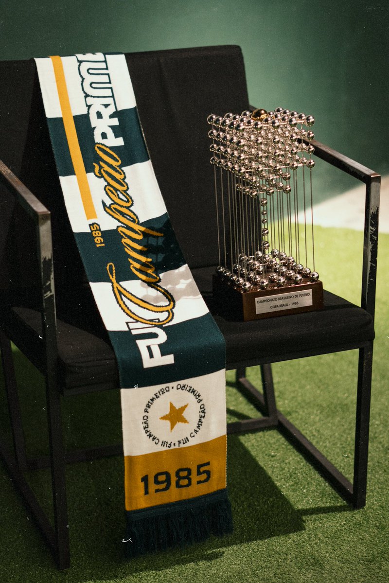Coritiba's tweet image. As peças perfeitas pra mostrar seu amor pelo time que 𝒇𝒐𝒊 𝒄𝒂𝒎𝒑𝒆𝒂̃𝒐 𝒑𝒓𝒊𝒎𝒆𝒊𝒓𝒐 🏆💚
Moletom, cachecol e caneta personalizados. Garanta já nas lojas do Couto, Jockey e Palladium.
📸 Vick Costa | Coritiba
#CoxaStore