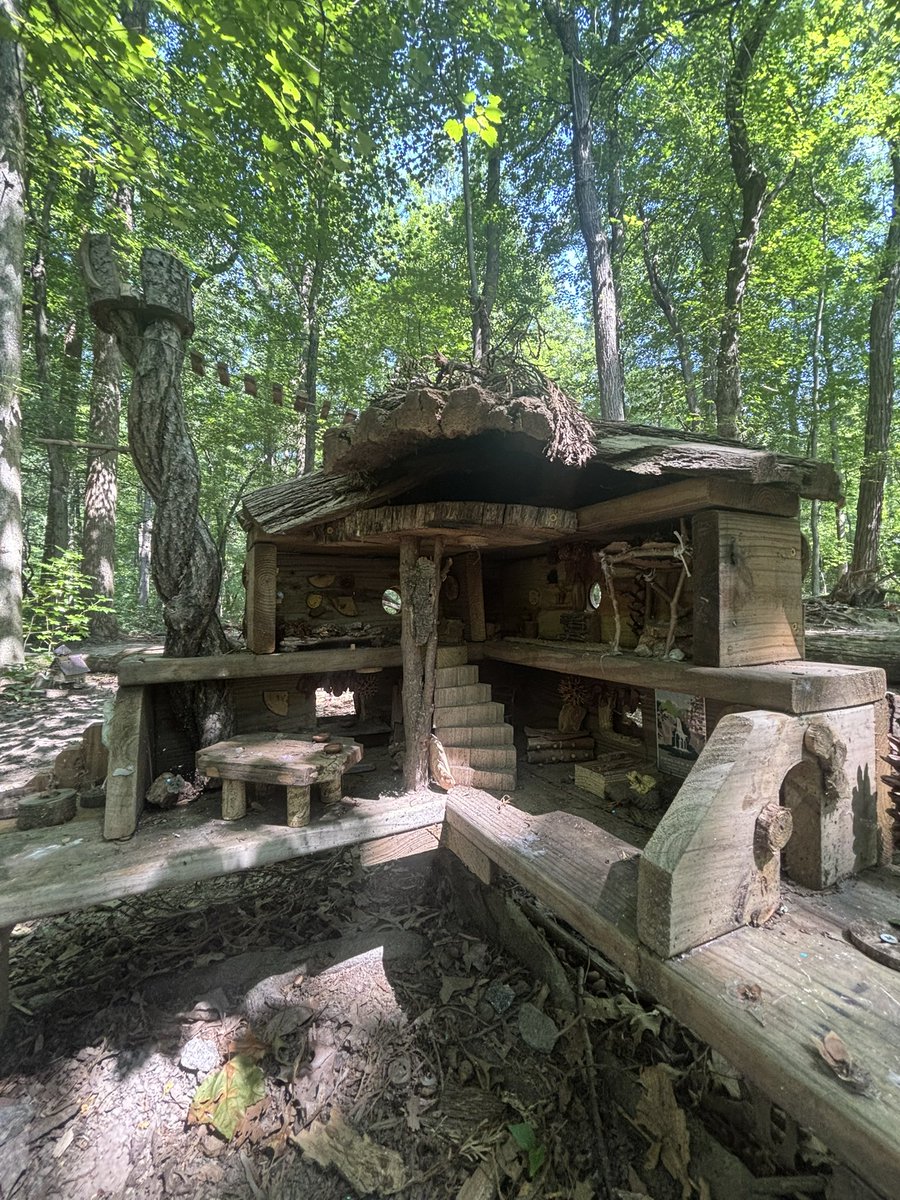 buttootking's tweet image. when u came for waterfall trail but u see the fairy trail right next to it.... life is so beautiful