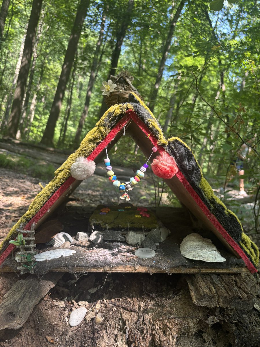 buttootking's tweet image. when u came for waterfall trail but u see the fairy trail right next to it.... life is so beautiful