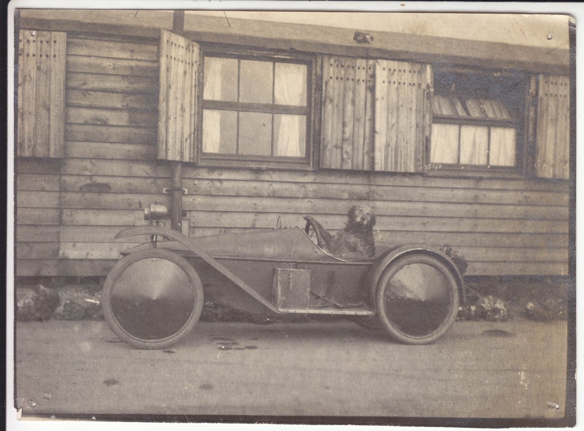GWAS1914_1918's tweet image. Now this is one way to get home from the pub! 😂
Anonymous RAF dog behind the wheel, Martlesham, 1918