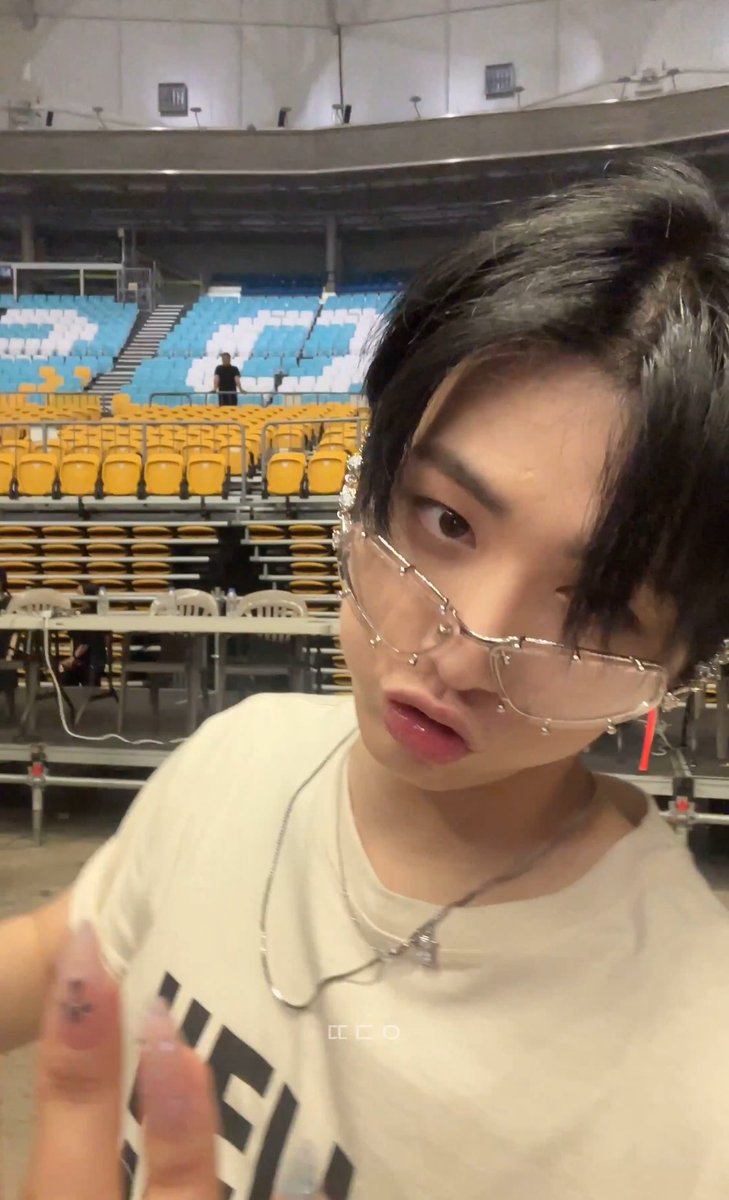 gong00800's tweet photo. 턱 짧아서 앙꼬 쫌만넣어도 동그라미되는 baby face 한입에 물어야겟다 https://t.co/vVURvVAH0d