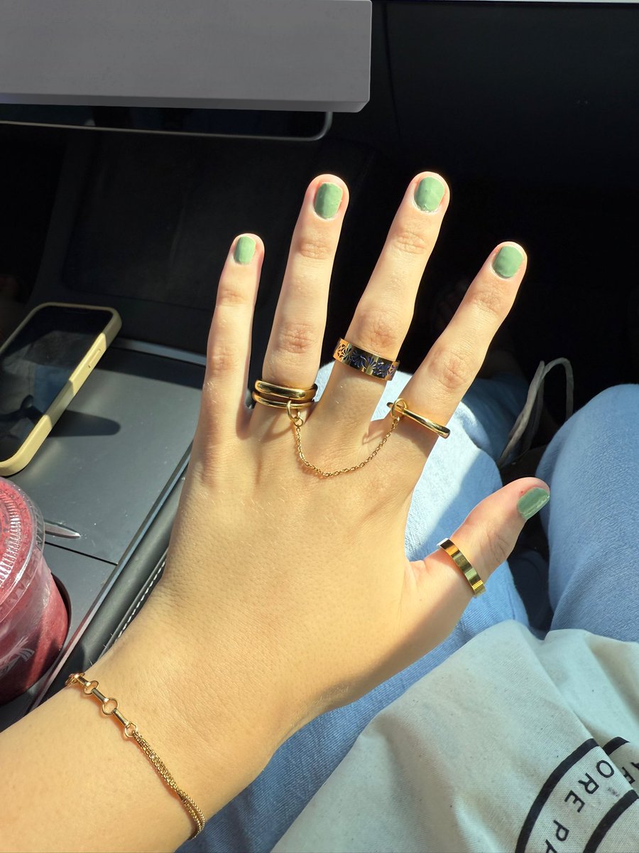BannedKirby's tweet image. got compliments on my hair and skin and gendered correctly and got a smoothie and my nails did all with my sister this morning:)