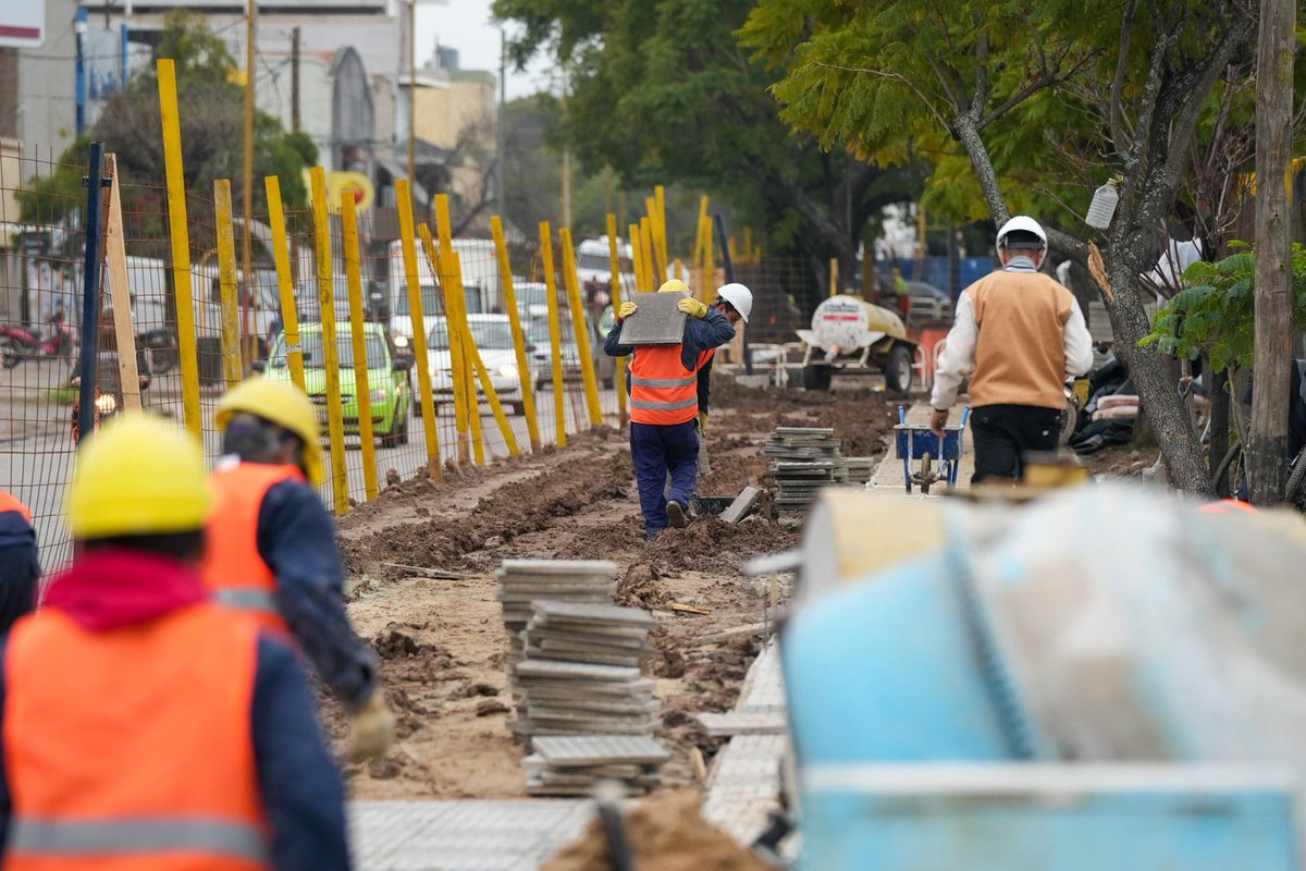 GobSantaFe's tweet image. #AcuerdoCapital | Avanza la remodelación de Avenida Aristóbulo del Valle en Santa Fe
El secretario de Obras Públicas de la provincia, Marcelo Pascualón y el intendente, @juan_poletti recorrieron los trabajos de remodelación entre Av. Galicia y Av. Gorriti.
Se trata de una…