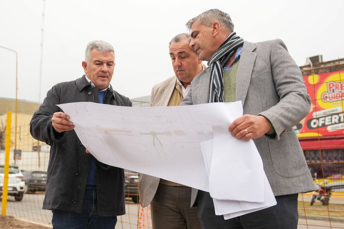 GobSantaFe's tweet image. #AcuerdoCapital | Avanza la remodelación de Avenida Aristóbulo del Valle en Santa Fe
El secretario de Obras Públicas de la provincia, Marcelo Pascualón y el intendente, @juan_poletti recorrieron los trabajos de remodelación entre Av. Galicia y Av. Gorriti.
Se trata de una…