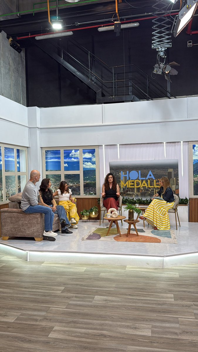 En este momento en <a href="/Telemedellin/">Telemedellín</a> Hola Medallo entrevista al elenco de busco al hombre de mi vida, marido ya tuve función en el <a href="/Teatropablot/">Teatro Pablo Tobón Uribe</a> sábado 26 a las 8 p.m.
Entradas en <a href="/PinTiketCol/">PinTiketCol</a> 
#Teatro 
#Medellin
#ColombiaTeatro 
#Comedia 
<a href="/eldelteatro/">Wilson León @eldelteatro</a> 
<a href="/matacandelas/">Teatro Matacandelas</a> 
<a href="/tmetropolitano/">Teatro Metropolitano de Medellín</a>