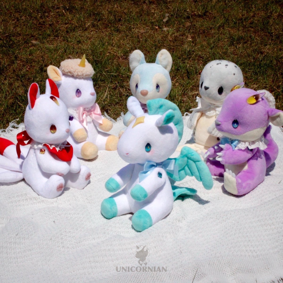 UNICORNIAN01's tweet image. UNICORNIANのフルメンバー大集合🫧
それぞれがファンタジーの世界から
やって来ました🦊🦄🐺🦭🐲🐴
「みんなと居れば幸せだね🪽」
『もっと知ってほしくて!』
#プレゼント企画 開催中🫧
#ハンドメイド #ぬいぐるみ #モンスター