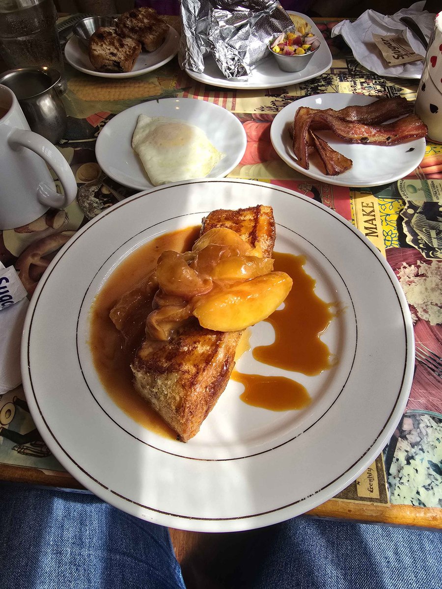 foxof42's tweet image. Peach French toast bake. Fellow toasters, you are here in spirit.