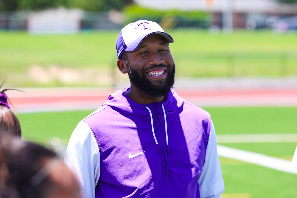 TarletonXCTrack's tweet image. Happy birthday Coach Carter 🎂🎉