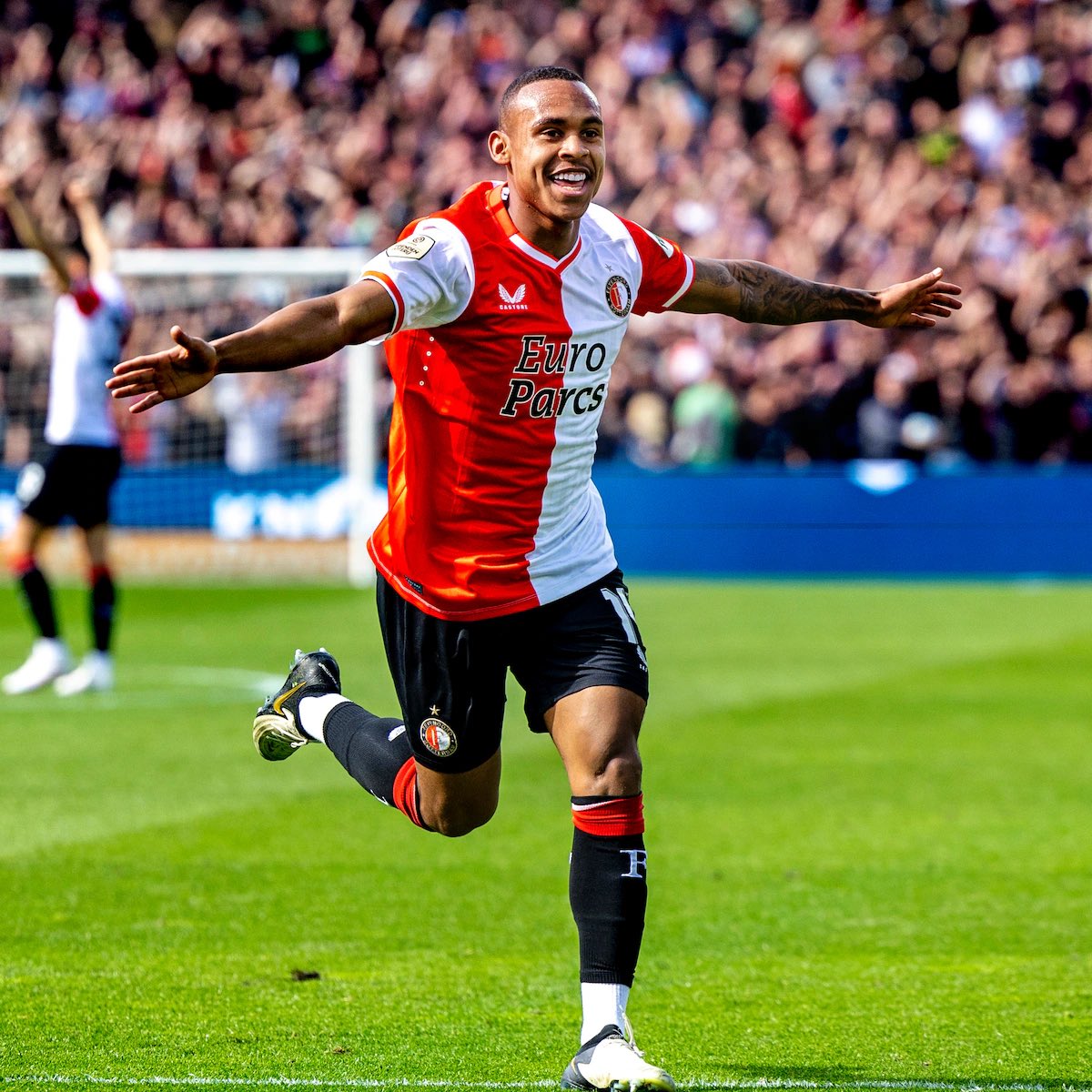 onlyleedsbros's tweet image. 🚨 Leeds United’s opening bid — believed to be over €30m has been rejected by Feyenoord for winger Igor Paixão.
Reports via Feyenoord Transfermarket suggest #LUFC have immediately returned with a second offer. 👀
One to watch…
#MOT #LeedsUnited
