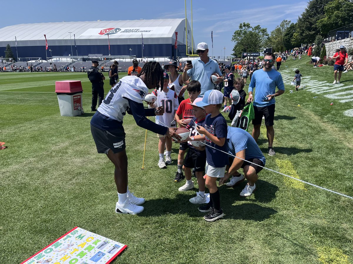 Rookie Kyle Williams signs for a group of young fans following practice