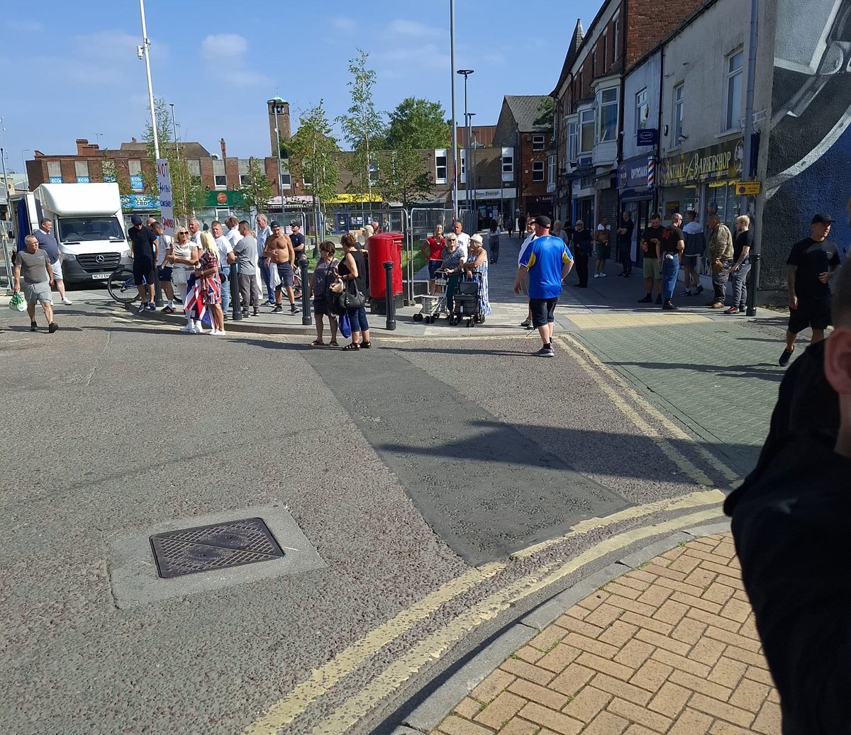 GB Politics (@gbpolitcs) on Twitter photo ๐จNEW: Protesters are gathering in Sutton-in-Ashfield ahead of a planned demonstration following an alleged sexual assault by an asylum seeker on a local resident ๐จNEW: Protesters are gathering in Sutton-in-Ashfield ahead of a planned demonstration following an alleged sexual assault by an asylum seeker on a local resident