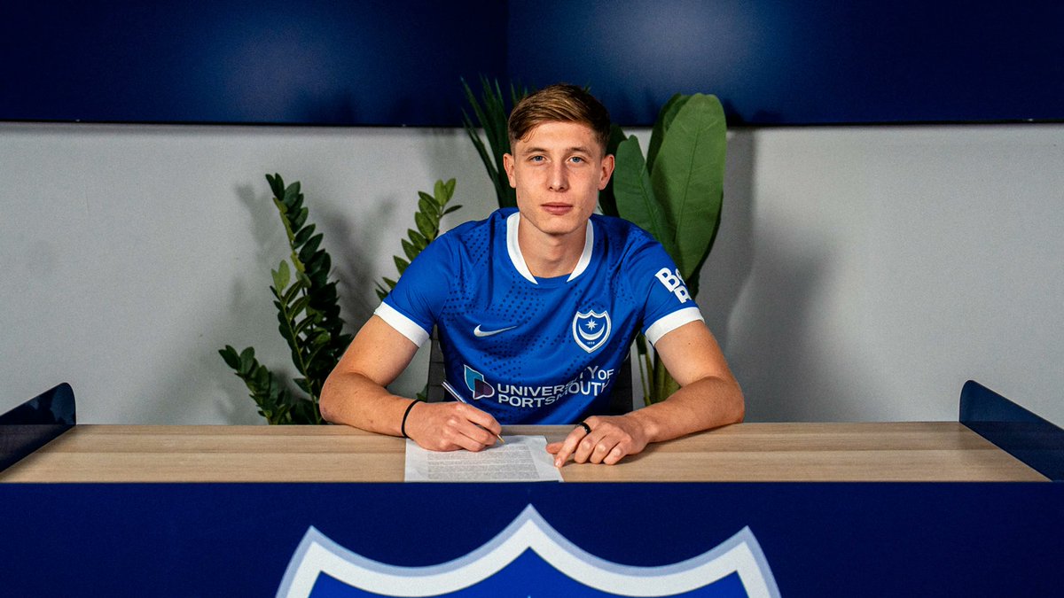 AllTransfersWW's tweet image. 🚨 Portsmouth signs Márk Kosznovszky!
◉ 23yo 🇭🇺 CM | £1m transfer from #MTKBudapest (+add-ons)
◉ Hungary U21 international | 3rd summer signing for Pompey
#Portsmouth #Kosznovszky #Pompey #Championship #Transfers
📷 @Pompey