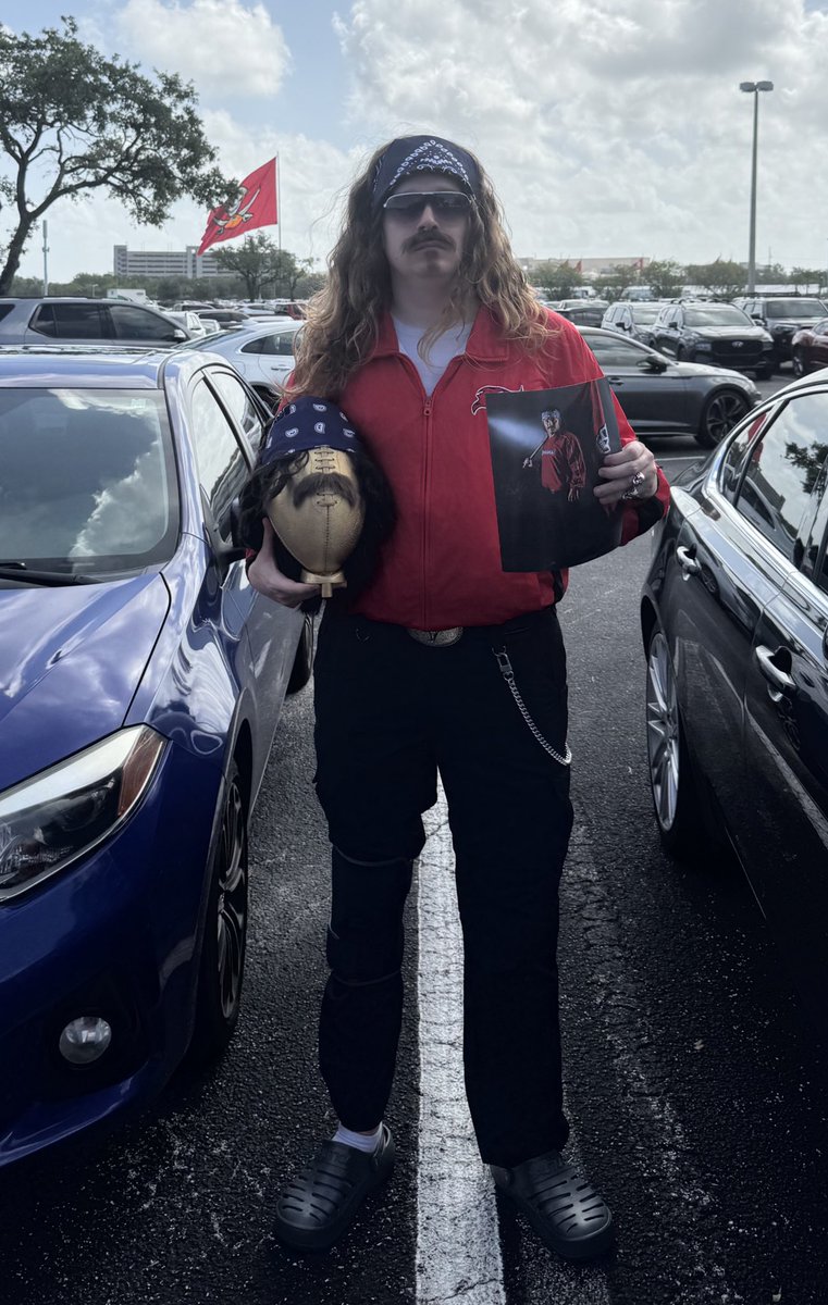 MrBucsNation's tweet image. Very grateful to win the Gus Swayze competition today for the @Buccaneers and to meet QB @bakermayfield video coming to the channel soon! #bucs #gobucs #buccaneers