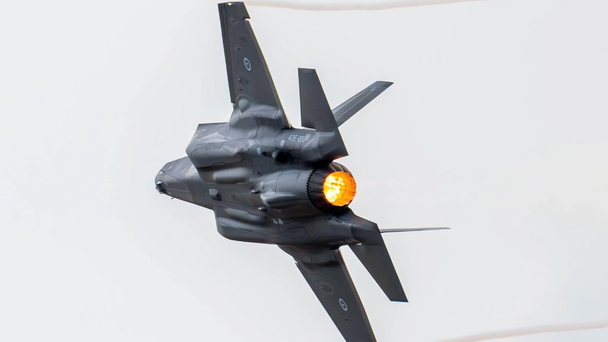 FrontPopOff's tweet image. La Belgique qui a l'intention de rejoindre le programme SCAF tout en achetant des F-35 américains, le Portugal qui compte s'y greffer sans sortir le chéquier…
Avec des "partenaires" pareils, notre industrie de défense a-t-elle encore besoin de rivaux ?👇
frontpopulaire.fr/international/…