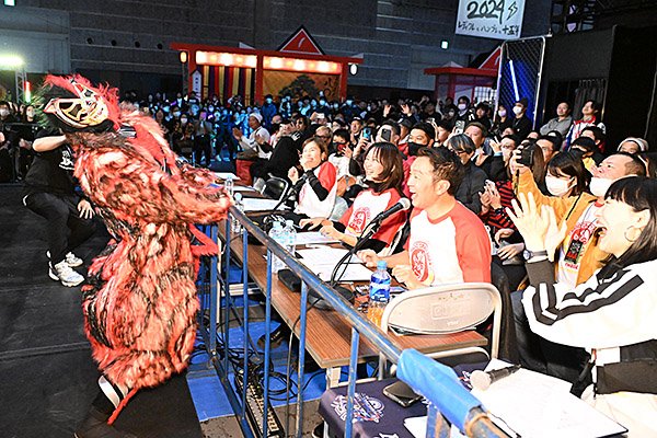 1028strong's tweet image. 大阪のFM802のイベントにカマイタチ選手登場！