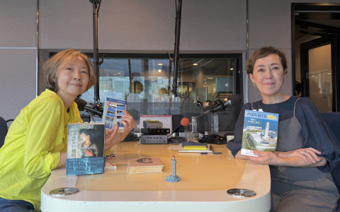 jwave813fm's tweet image. 【翻訳家 #岸本佐知子 を迎えて】

13時からは #クリス智子 
『TALK TO NEIGHBORS』

様々な角度から「島」の魅力を探っていく4日間

初日は大の灯台好き、翻訳家・岸本佐知子さんが登場。灯台の魅力や、おすすめの灯台の登場する作品も紹介！

🎧radiko.jp/share/?sid=FMJ…

#jwave #ttn813