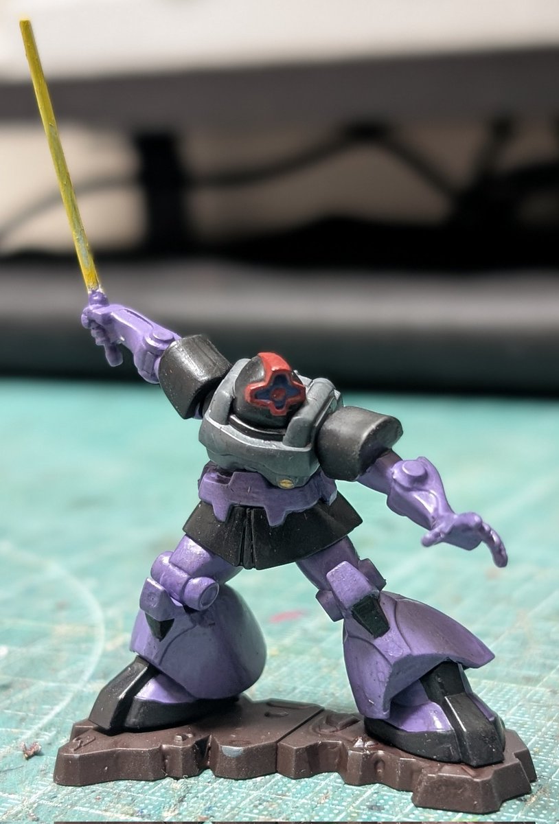 kj2nd1's tweet image. #チョコサプガンダム
#ガンプラ好きと繋がりたい
ドム完成。パープル部分は暗めのベースの
上から明るめのパープルを調色して塗装。
仕上げにナルンオイル。
コレでガンダムと組み合わせれば劇場版ポスターっぽく。